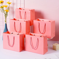 Ensemble de sacs shopping en papier carton ivoire avec boîte cadeau rose personnalisée recyclable à fermeture magnétique et nœud en ruban pour bougies, mariages et anniversaires