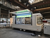 Fourgonnette compacte aménagée en cuisine mobile, Food Truckette conduite à la main avec évier et réfrigérateur intégrés pour les entrepreneurs solo en voyage d'affaires