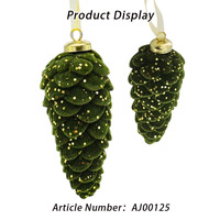 Pigne en plastique vert foncé de luxe faite à la main avec des paillettes dorées, boule de Noël suspendue pour la décoration de l'arbre de Noël et des fêtes