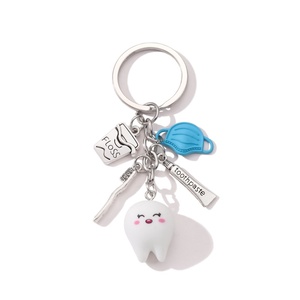Llavero de aleación acrílica con diseño de dibujos animados, bonito y sencillo, con motivos de dientes, pasta de dientes, cepillo de dientes y mascarilla, ideal como regalo de decoración dental <span class=keywords><strong>para</strong></span> dentistas. - Product Image 4