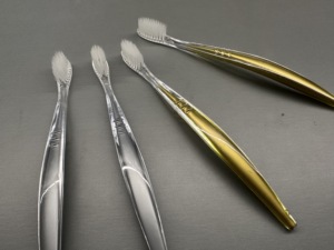 Venta caliente Mango PS transparente Cepillo <span class=keywords><strong>de</strong></span> dientes <span class=keywords><strong>de</strong></span> <span class=keywords><strong>pingüino</strong></span> desechable para adultos Cerdas suaves para el cuidado <span class=keywords><strong>de</strong></span> los dientes <span class=keywords><strong>de</strong></span> los niños - Product Image 2