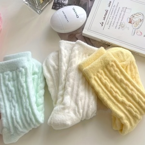 Chaussettes Chausson d'Hiver Chaudes et Douillettes pour Femmes, Épaisses et Moelleuses, Pantoufles Confortables pour la Maison - Product Image 6