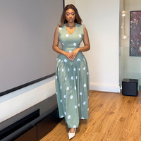 Robe longue évasée et ajustée sans manches à col en V à pois colorés grande taille pour femme – Collection Été-Automne 2026