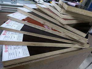 Noyau <span class=keywords><strong>de</strong></span> pin imperméable <span class=keywords><strong>de</strong></span> qualité marine <span class=keywords><strong>4</strong></span>*8 12mm panneau <span class=keywords><strong>de</strong></span> construction flexible contreplaqué <span class=keywords><strong>de</strong></span> <span class=keywords><strong>coffrage</strong></span> en béton extérieur - Product Image 4