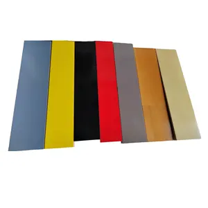 Pavimento sportivo colorato in legno massiccio, può essere personalizzato in una varietà di colori, spessore, larghezza.