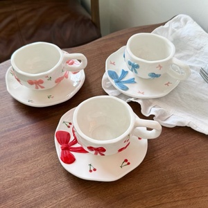 Conjunto de Caneca e Prato de Café com Design de Menina Fofa, Coração de Cereja em Relevo, Caneca de Cerâmica Pintada à Mão de Alto Nível - Product Image 4