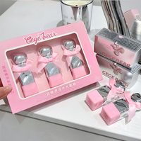 Gege Bear Gloss à lèvres liquide rose avec nœud mignon, cadeau de Noël de haute qualité, rouge à lèvres brillant hydratant avec logo/motif en crème