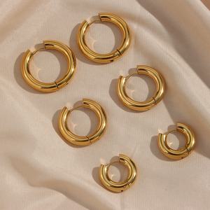 Boucles <span class=keywords><strong>d</strong></span>'oreilles créoles minimalistes Dingran plaquées or 18 carats, bijoux en acier inoxydable résistant à l'eau et inaltérable - Product Image 2