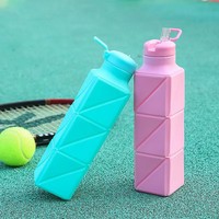 Bouteille d'eau pliable en silicone sans BPA réutilisable de 650 ml (22 oz) pour la salle de sport, le camping, la randonnée, les voyages et les sports