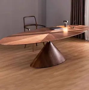 Netzroter fliegender Untertasten-Tisch italienischer Designer Balance alles Massivholz-Villa-Flachboden minimalistischer Esstisch