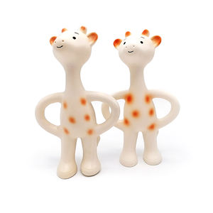 Girafe 100% caoutchouc naturel bébé anneau de dentition sûr et doux (non toxique) matériau et peinture stimule tous les sens - Product Image 6