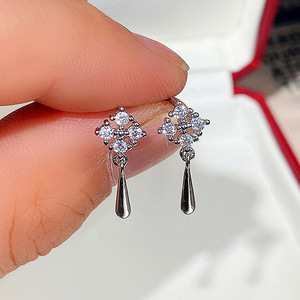 Orecchini pendenti a forma di diamante con nappe per donna, mini gioielli geometrici con pietre scintillanti - Product Image 4