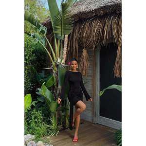 Robe noire à manches longues avec détails roses, technique crochetée, taille empire, volants, en spandex, taille XL, pour les fêtes et clubs au printemps et en automne - Product Image 3