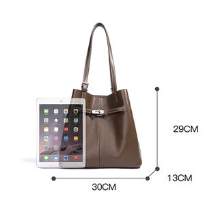 Bolso de hombro de cuero genuino para mujer, fabricante personalizado ODM, bolso tipo cubo retro de lujo para mujer de gran capacidad - Product Image 2