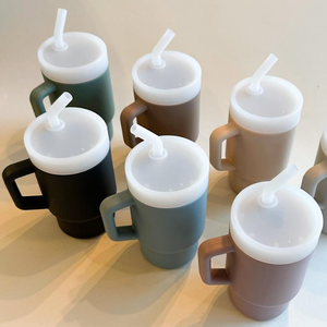 Gobelets en silicone personnalisés pour enfants avec paille, gobelets réutilisables pour bébés, gobelets pliables pour boire de l'eau pour enfants - Product Image 1