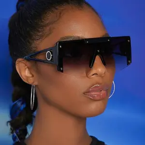 2022 Rivet แว่นตาไล่ระดับสีฟ้าใสสำหรับผู้หญิง,แว่นตาแฟชั่นประดับโลโก้ Gafas De Sol Redondas แว่นตากันแดดกันลมสำหรับผู้หญิง