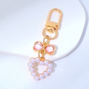 Rantai tas warna emas modis dengan liontin hati mutiara kupu-kupu kristal elegan aksesori tas DIY lucu untuk wanita dan anak perempuan - Product Image 3