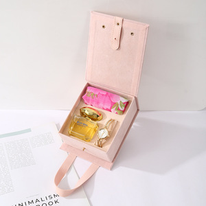 Set de Regalo Creativo de Marca OEM para el Día de la Madre, Tanabata o San Valentín para Mujer, Caja de Regalo Dorada de Lujo Ligero con Bufanda y Perfume - Product Image 2
