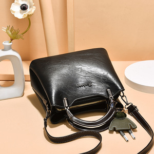 Sac à main élégant et polyvalent pour femmes, tendance, à porter à l'épaule ou en bandoulière, grande capacité, luxueux. - Product Image 3