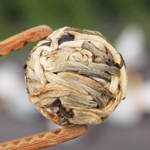Té Blanco de Árbol Antiguo de las Montañas de Yunnan <span class=keywords><strong>2023</strong></span>, Materia Prima, Hecho a Mano, Bolas de Dragón de Aguja de Plata - Product Image 4