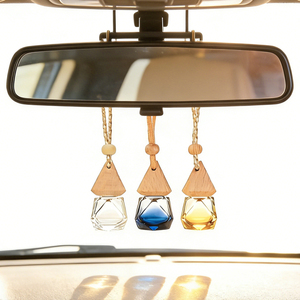 Multifunctionele 8ml glazen parfumfles voor autoramen, transparant en gekleurd, met schroefdop en koord, aanpasbaar. - Product Image 1