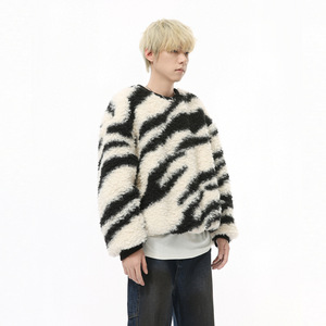 Vêtements pour hommes |   Nouveau pull en polaire polyester pour l'automne, coupe ample et ajustée, épaissi, à rayures zébrées, en peluche d'agneau, anti-rétrécissement, taille unique - Product Image 3