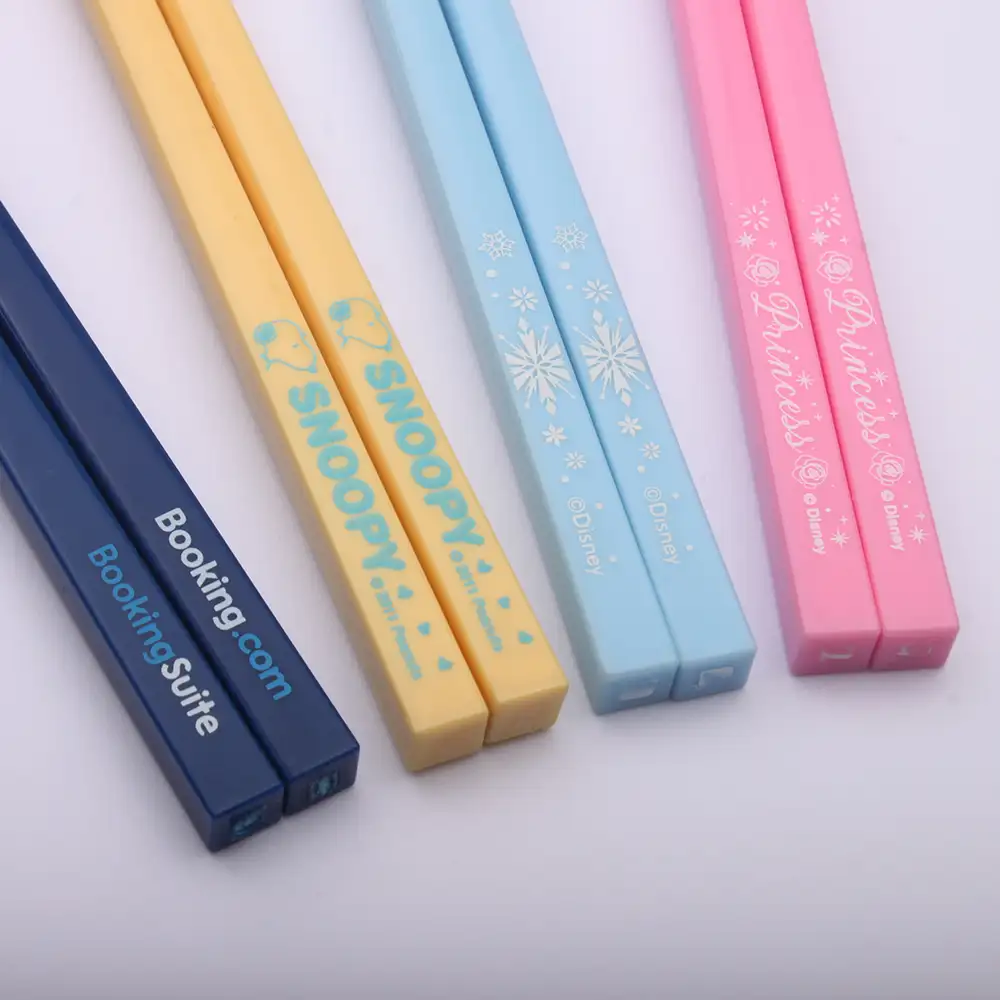 Kostenlose Probe Low MOQ maßge schneiderte bunte Essstäbchen japanische Kunststoff Essstäbchen mit Logo