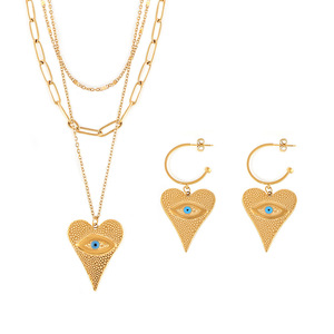 Collar con Colgante de Corazón Texturizado con Ojo Turco, Chapado en Oro de 18K |   Cadena de Acero Inoxidable en Capas con Símbolo Protector - Product Image 5