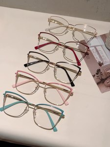 Nouveau Style, Lunettes Métal Carrées Minimalistes Haut de Gamme Photochromiques Anti-Lumière Bleue, Lunettes Polyvalentes pour Femmes - Product Image 6