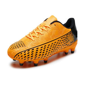 Vente chaude Tendance Léger Doux Confortable Ferme <span class=keywords><strong>Rugby</strong></span> Bottes Unisexe Football Crampons Hommes Femmes Chaussures De Football En Plein Air - Product Image 1