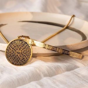 Bracciale Islamico Inspire Jewelry in Acciaio Inossidabile Placcato Oro 18K con <span class=keywords><strong>Nomi</strong></span> <span class=keywords><strong>di</strong></span> <span class=keywords><strong>Allah</strong></span> e Scritture Sacre per Uomini e Donne - Product Image 3