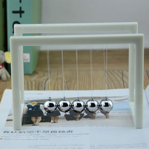 Boule d'oscillation de miroir cuboïde d'artisanat créatif coloré <span class=keywords><strong>mouvement</strong></span> perpétuel jouets de bureau Base en bois Newtons berceau <span class=keywords><strong>pendule</strong></span> décoration en métal - Product Image 5