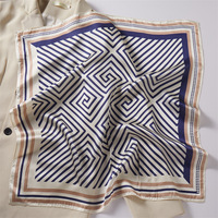 Écharpe en soie tendance pour femme, motif personnalisé imprimé, châle carré en pure soie pour usage quotidien, soirées et voyages