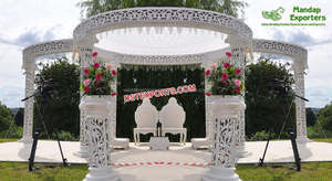 Mandap de mariage asiatique tendance à thème blanc, mandap exclusif à thème blanc à double pilier, mandap de mariage tendance à deux piliers, Virginie - Product Image 4