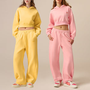 Ensemble sweat-shirt à capuche court et pantalon droit pour femme KingSen de haute qualité, logo brodé, sweat-shirt en molleton décontracté - Product Image 1