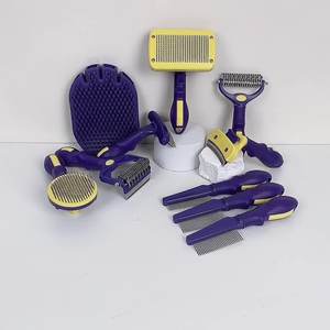 Kit de toilettage portable pour chiens et chats, comprenant un peigne à aiguilles en plastique TPR et des <span class=keywords><strong>ciseaux</strong></span> pour enlever les poils - Product Image 1