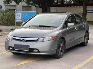 Voiture d'occasion <span class=keywords><strong>Honda</strong></span> <span class=keywords><strong>Civic</strong></span> <span class=keywords><strong>2006</strong></span> 1.8L Automatique Édition Deluxe Volant à Gauche Kilométrage 56000 Miles Essence Premium Berline Sièges en Cuir - Product Image 2