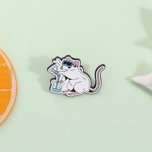 Broche en émail pour souris, pour passionnés de sciences, mignonne, représentant un chercheur en laboratoire, un rongeur avec une fiole, humour geek, vente en gros - Product Image 2