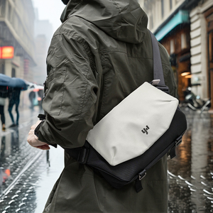 Vintage Style Oxford Sport Ride Messenger <strong>Bag</strong> for <strong>Men</strong> Customized Logo Polyester Material with Zipper Closure for Tourist Commute - Product Image 3