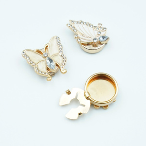 Boutons de manchette personnalisés en émail crème avec strass papillon, à clipser, ailes complètes et demi-ailes, fabrication OEM - Product Image 1