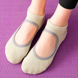 Toptan ucuz çok renkler özel Logo paketi kaymaz Pilates bale Barre sapları sapanlar kadınlar için Yoga çorap