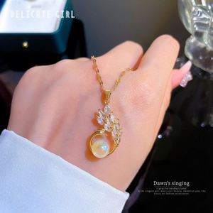 Collier Pendentif Micro Diamant Exquis pour Femme, Tendance, en Acier Inoxydable, Motif Sirène Paon, Style Internet Fashion - Product Image 4
