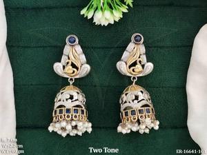 Magnifiques boucles d'oreilles Jhumka bicolores au design fusion, idéales pour les mariages traditionnels, les fêtes et les tenues festives - Product Image 5