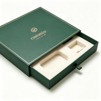 Boîte cadeau coulissante vert forêt avec logo personnalisé, logo hexagonal doré, insert en velours, triple compartiment, emballage à ruban