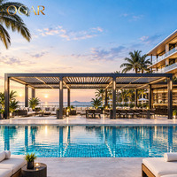 Pavillon à persiennes en aluminium électrique pour piscine d'hôtel, idéal pour les espaces de loisirs extérieurs des complexes hôteliers