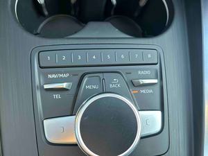 <span class=keywords><strong>Audi</strong></span> A4L <span class=keywords><strong>40</strong></span> <span class=keywords><strong>TFSI</strong></span> Fashion Edition <span class=keywords><strong>2019</strong></span>, conduite à gauche, essence, berline de luxe de taille moyenne - Product Image 5