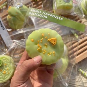 NOUVEAU Jouet Squishy Biscuits aux Raisins d'été - Texture Crémeuse Super Collante et Rebondissante, Cadeau Anti-Stress pour Enfants et Adultes, Jouet de Bureau - Product Image 2