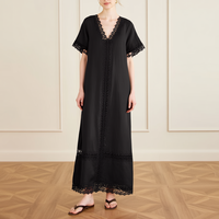 Gaun Kaftan Maxi Katun Hitam Elegan dengan Renda, Kerah V, Lengan Pendek, dan Detail Lubang-Lubang di Bagian Bawah, Gaya Bohemian untuk Liburan Pantai Wanita