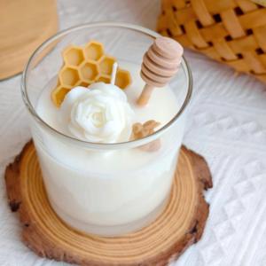 Bougie parfumée artisanale en forme de tasse, à la crème glacée, aux bleuets, à la cire d'abeille et à la cire de soja, pour les anniversaires, les mariages et les bars - Product Image 4