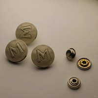 Kancing Pakaian Berkualitas Tinggi, Huruf Putih, Custom, Paduan Seng, Bentuk Hati Persegi, Flatback, Ramah Lingkungan, Lapis Elektroplating